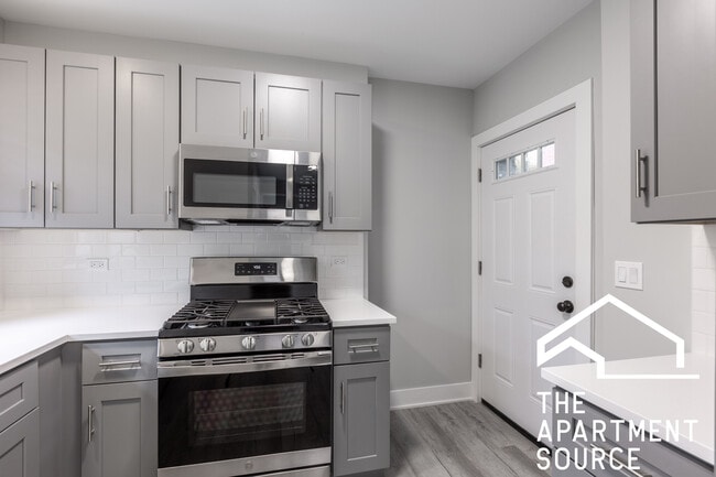 Building Photo - 1139 Oak Ave