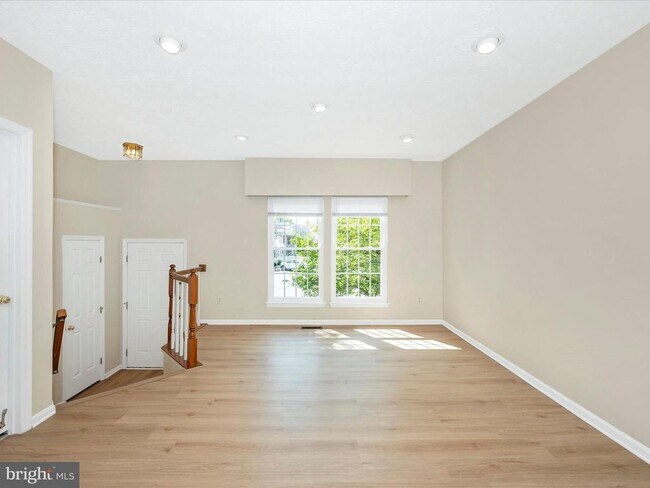 Building Photo - 512 Goldspire Cir