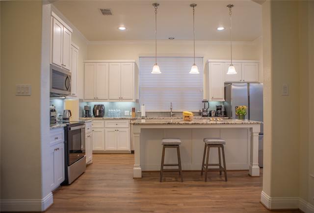 Building Photo - 511 La Grange Dr