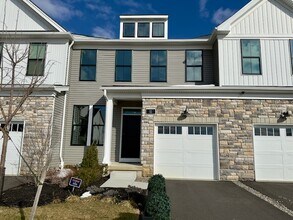 Building Photo - 11 Cloverleaf Ln