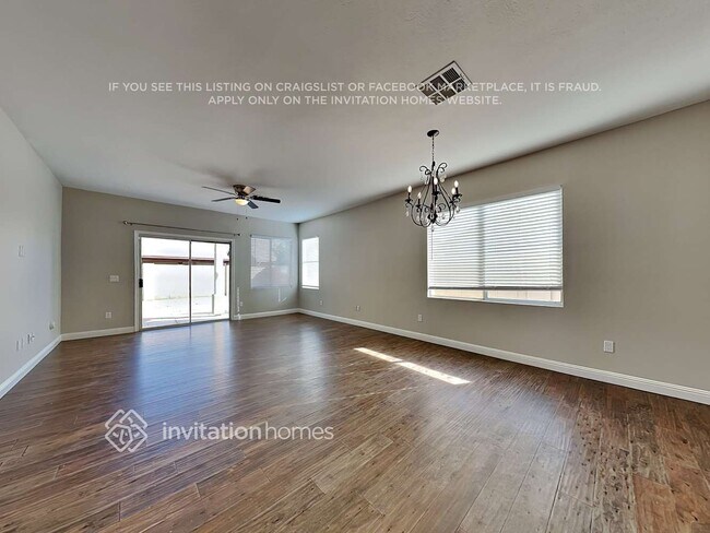 Foto del edificio - 686 E Colt Ct