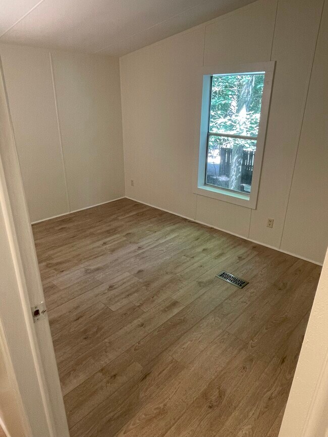 Foto del edificio - 22957 Pine Rd