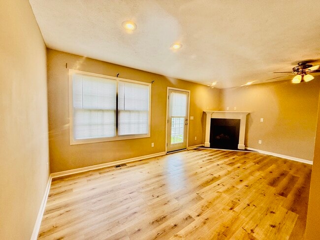 Building Photo - 1112 Ekstam Dr