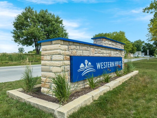 Building Photo - Western Hills