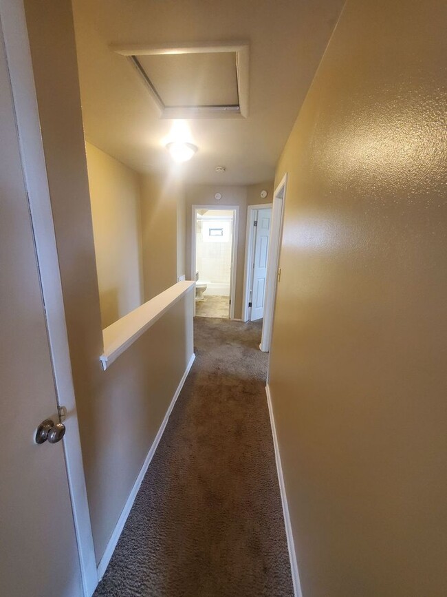 Foto del edificio - 8615-8617 N 106th St. (Townhouse)