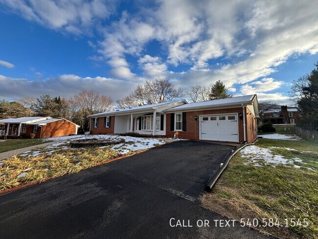 Building Photo - 136 Grimes St