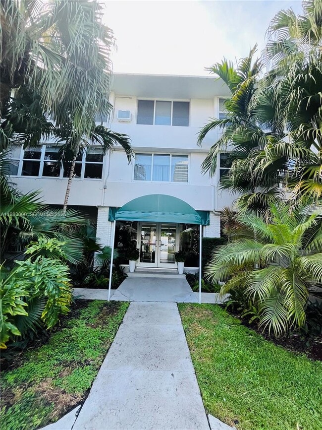 Foto del edificio - 10190 Collins Ave