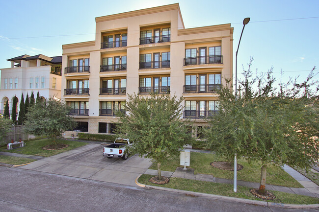 Foto del edificio - Memorial Park Mid-Rise