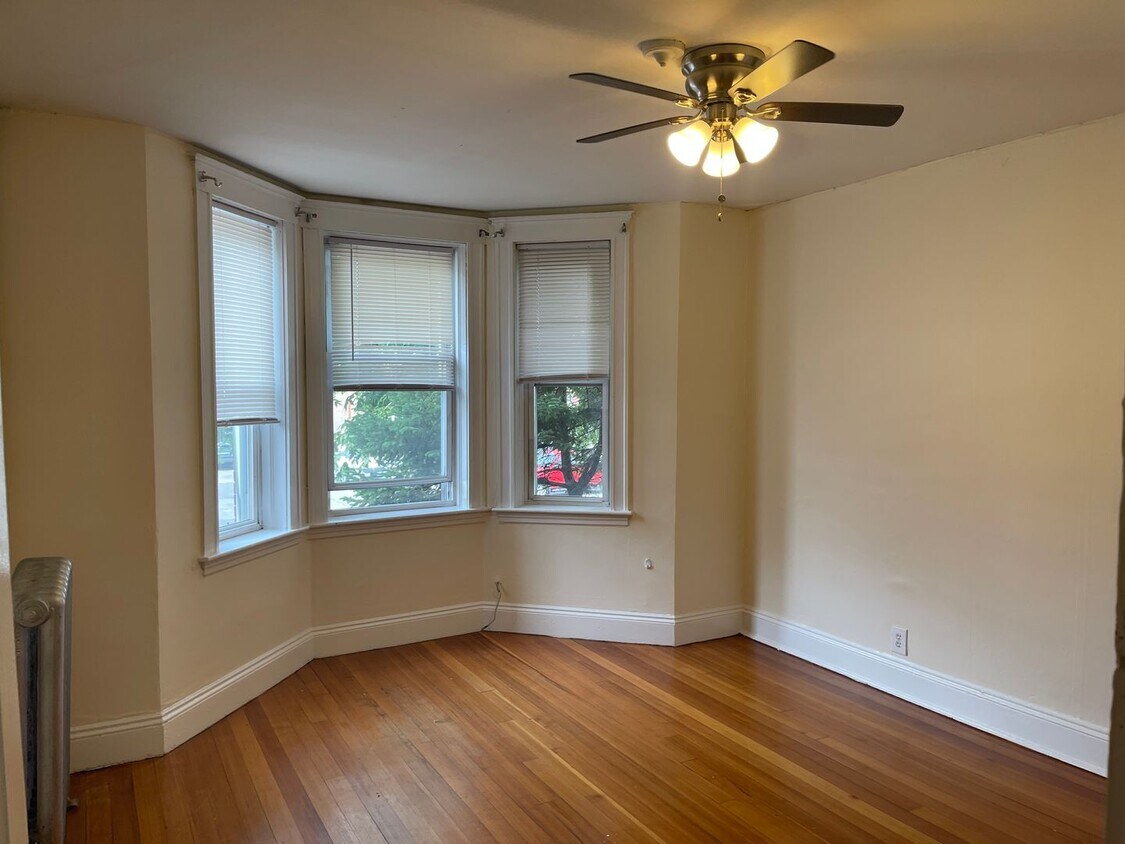 3 Bed split with Heat and Hot water Inc 1... - 3 Bed split with Heat and Hot water Inc FR...