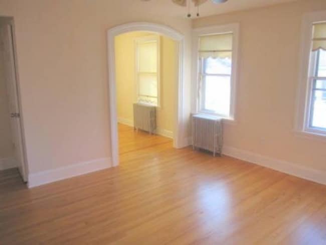 Building Photo - Spacious & Stylish 2BR Apartment - Prime W...