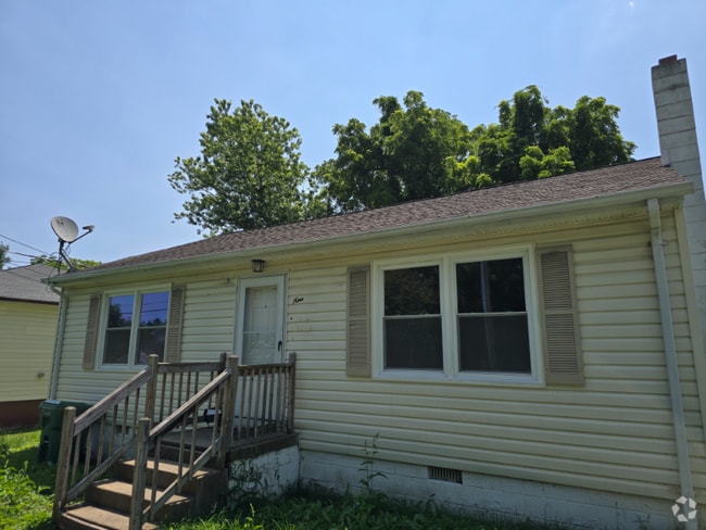 Building Photo - 5 N Fern Ave