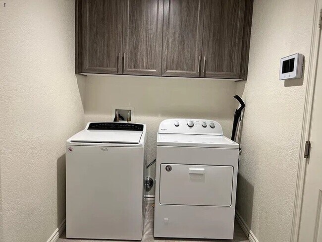 Foto del edificio - 5646 Forry Ct