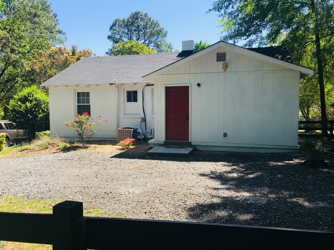 Building Photo - 2 Bedroom/1 Bath