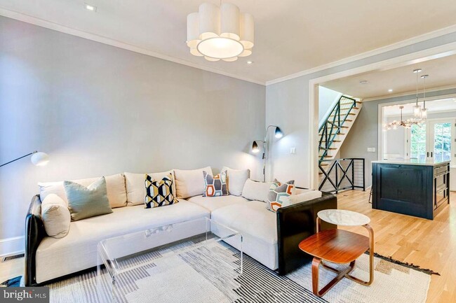 Foto del edificio - 3342 Prospect St NW