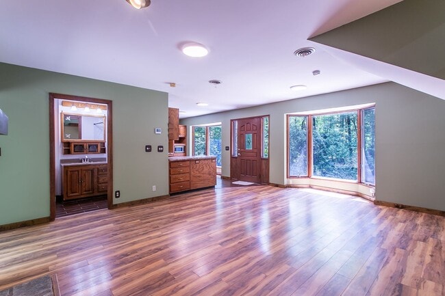 Building Photo - Private Home