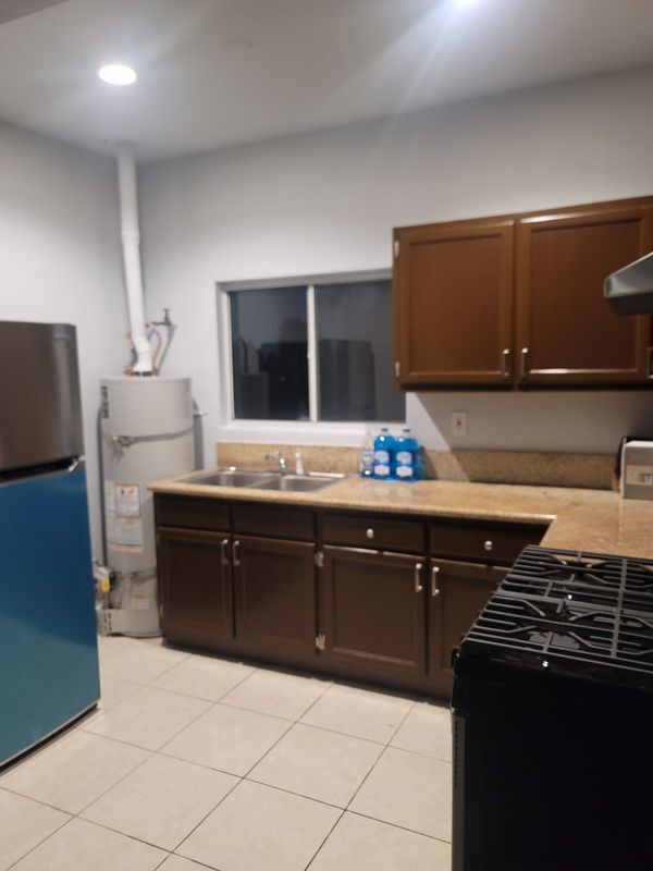 Foto del edificio - 1713 E Imperial Hwy