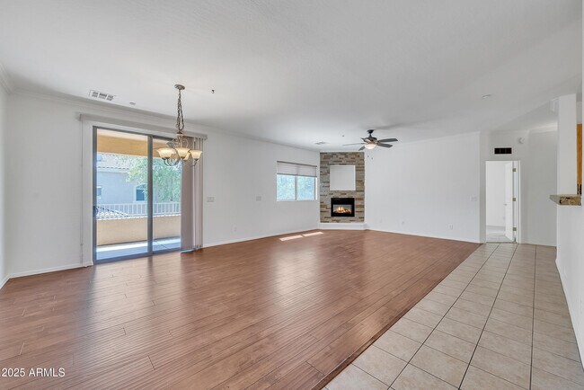 Foto del edificio - 955 E Knox Rd