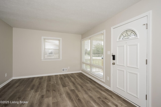 Foto del edificio - 8300 Pandorea Dr