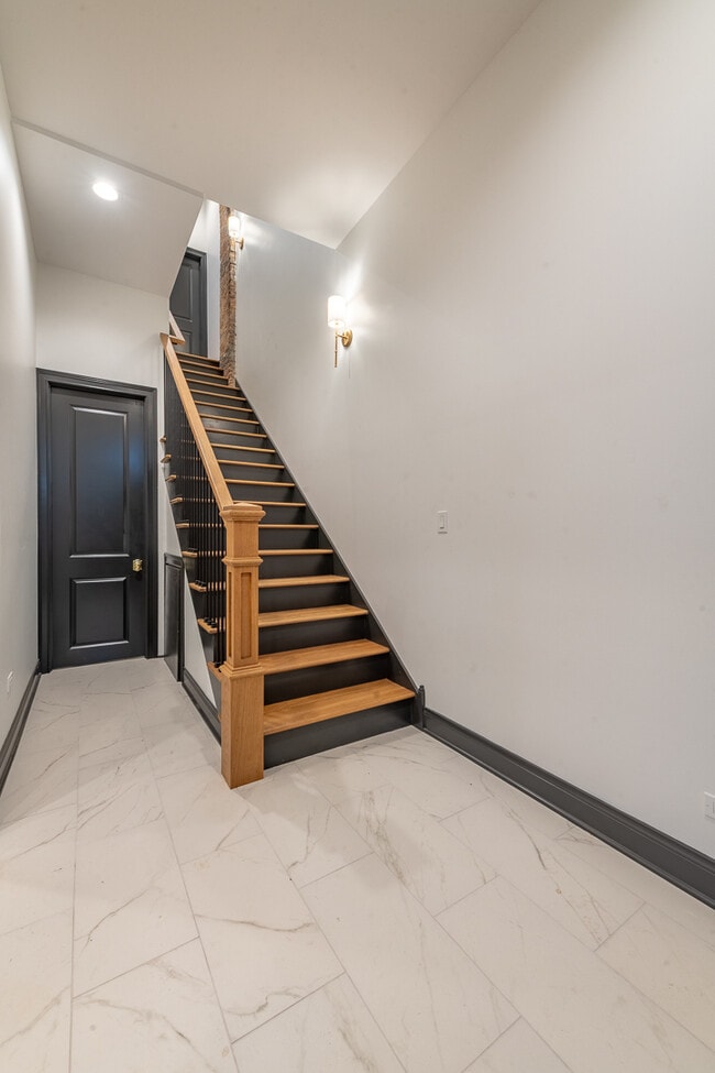 Building Photo - 28 N Throop St