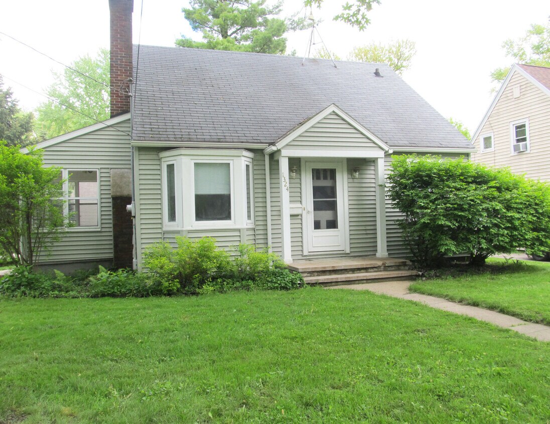 Primary Photo - Quaint Cape Cod in Kalamazoo
