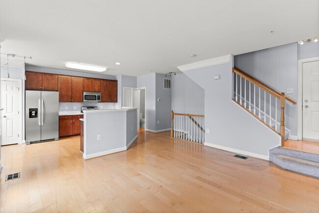 Building Photo - Contemporary 3 LVL 3 -2.5 TH w/ one car ga...