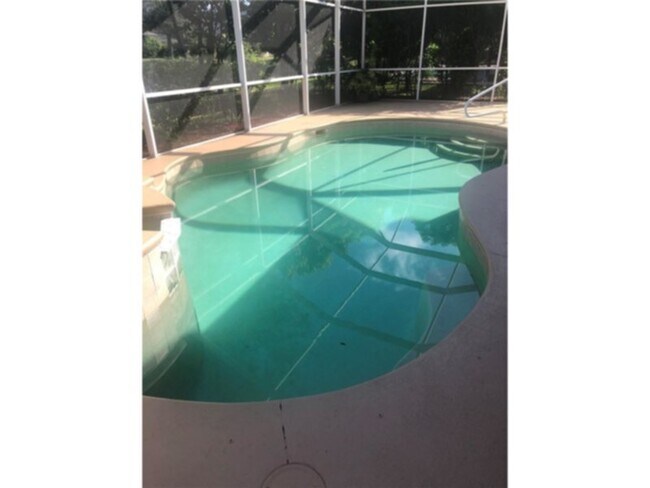 Foto del edificio - Beautiful spacious 5 bedroom 3.5 bathroom ...