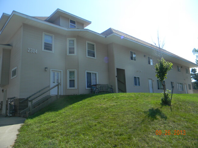 Building Photo - 2304 Olive St