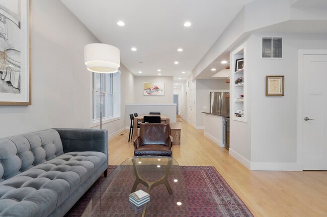 Foto del edificio - 4532 N Damen Ave