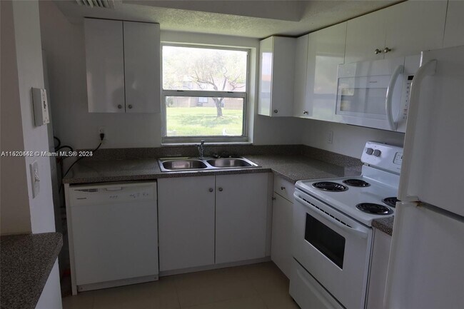 Building Photo - 2021 NW 59th Terrace