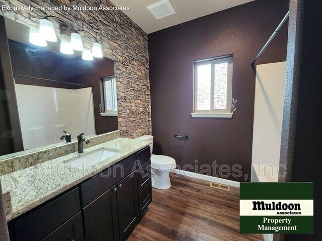 Building Photo - 326 N Longmont Dr