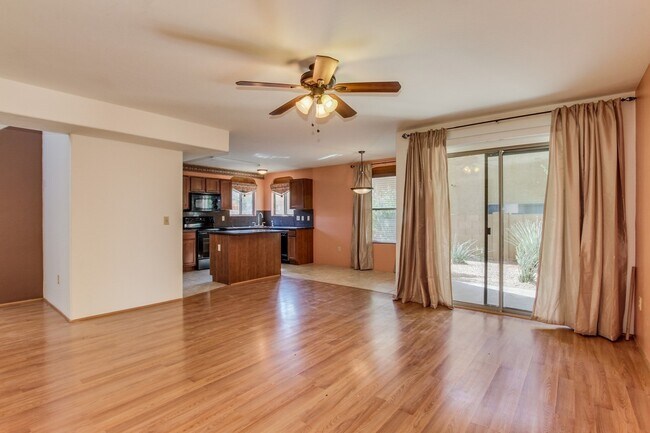 Foto del edificio - Modern 3BR/2.5BA Tucson Home with Private Balcony, Fenced Yard & 2-Car Garage