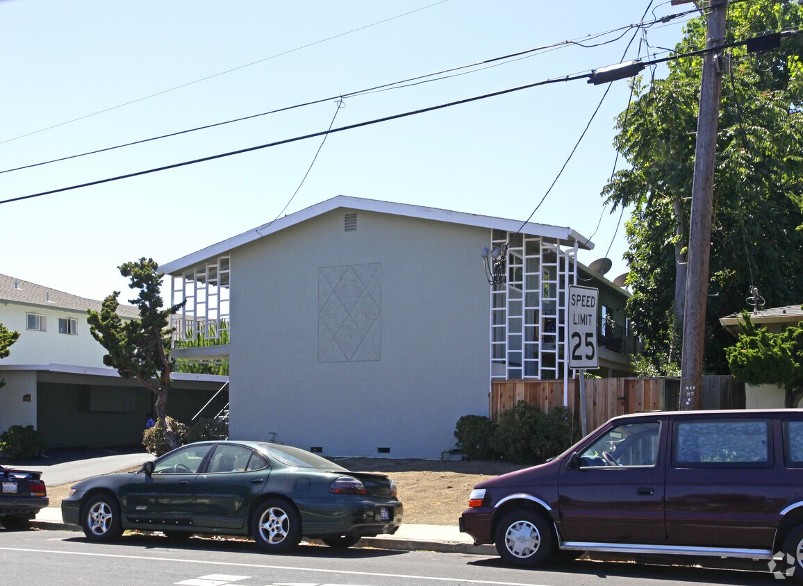 Foto del edificio - 3460 Warburton Ave