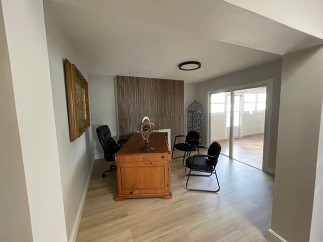 Building Photo - 2601 W Carandis Rd