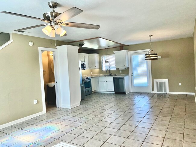 Building Photo - 3117 Debra Blvd