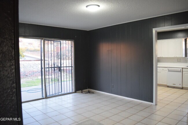 Foto del edificio - 136 N Festival Dr