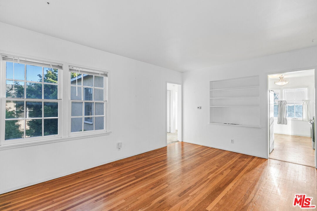 Foto principal - 1352 Ocean Park Blvd