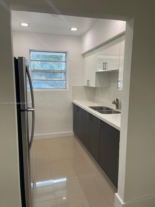 Building Photo - 1 bedroom in Miami FL 33147