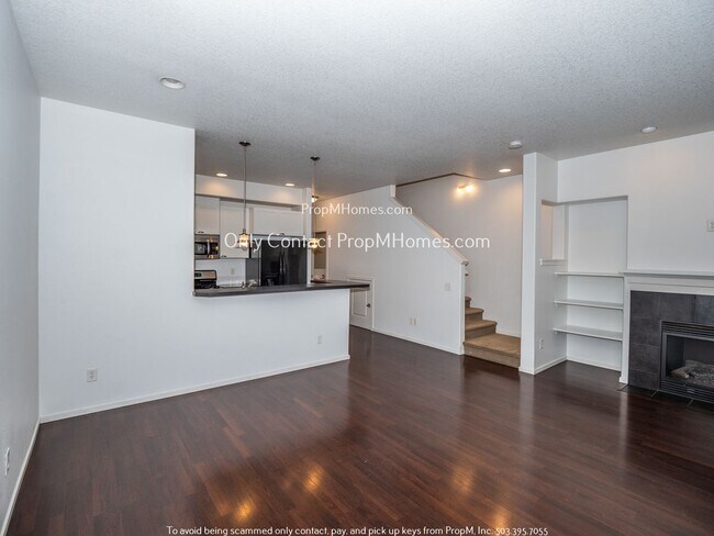 Foto del edificio - Three Bedroom Craftsman Amberglen Townhome! DEPOSIT SPECIAL