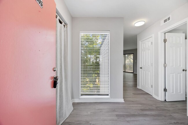 Foto del edificio - Fully Renovated 2BR/2BA Condo for Rent – P...
