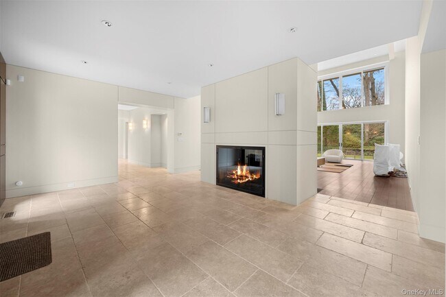 Building Photo - 121 Piping Rock Rd