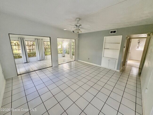 Foto del edificio - 6587 Towhee Dr