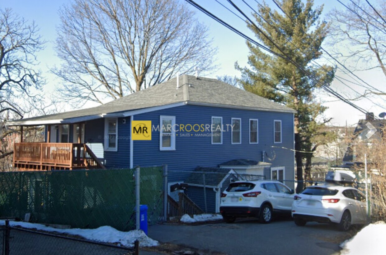Building Photo - 163 Ferry St