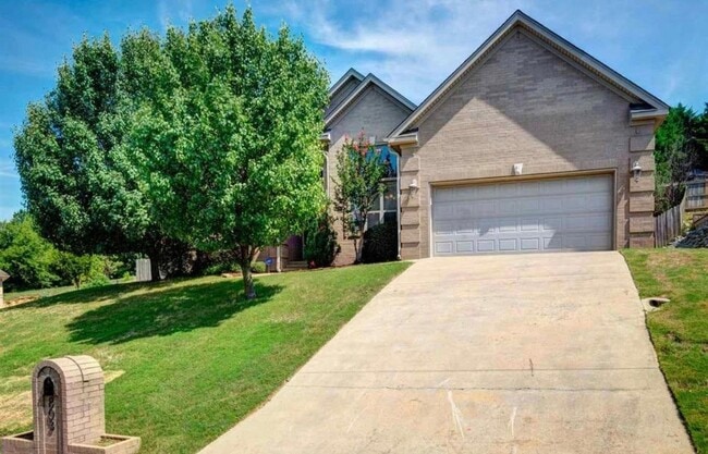 Building Photo - A Great West Little Rock Home You Must See!