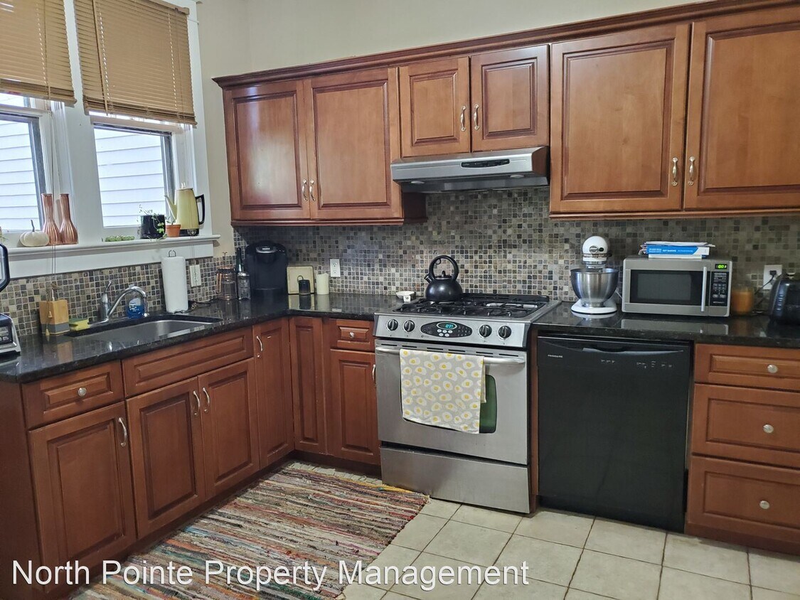 Primary Photo - 2 br, 1.5 bath House - 527 W. Lemon St.
