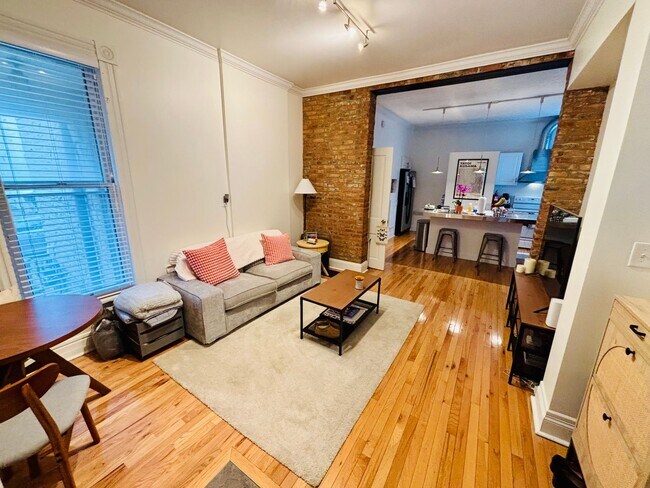 Foto del edificio - 111 E Blenkner St