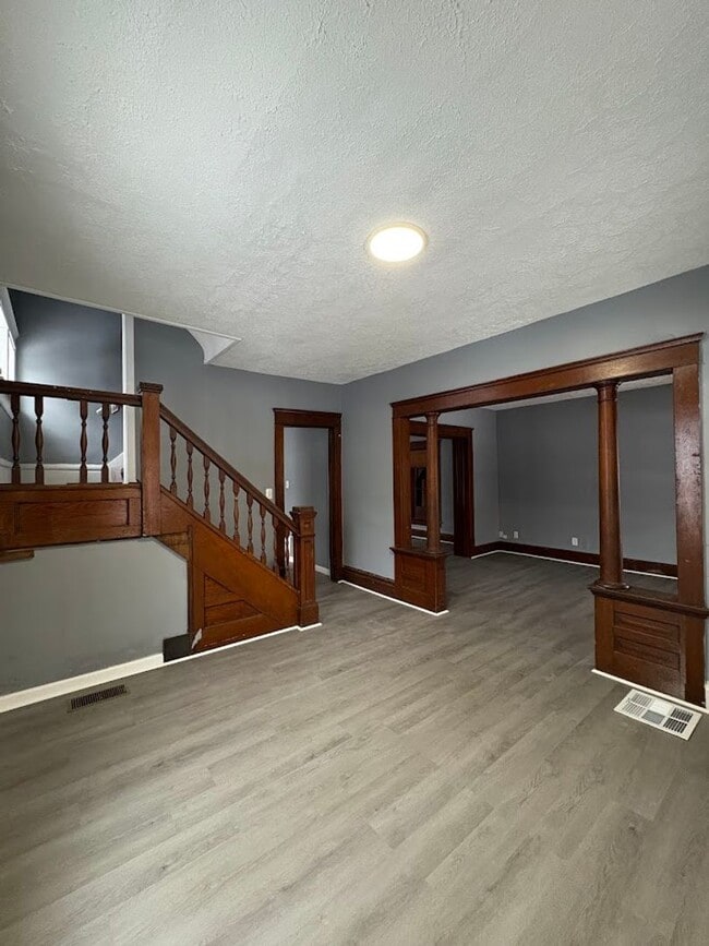 Building Photo - Three bedroom two bathroom home for rent