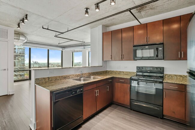 Building Photo - 867 S Clark St