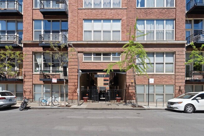 Building Photo - 1500 W Monroe St