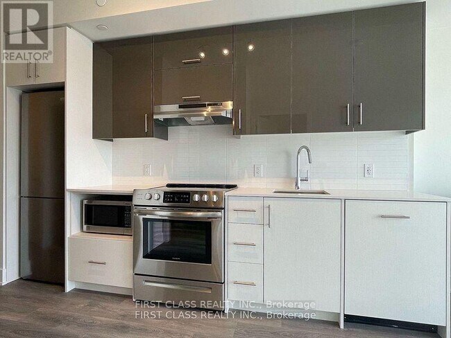 Building Photo - 188 Fairview Mall Dr