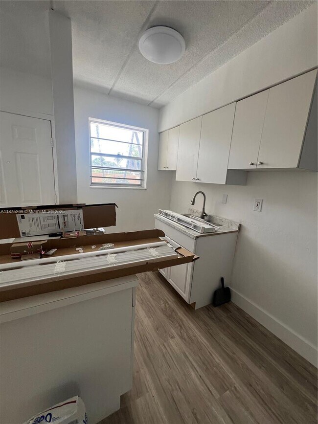 Building Photo - 1235 W 66th St